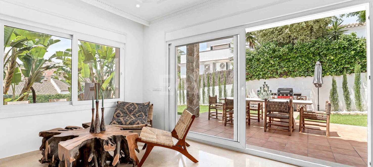 Modern villa i Nueva Andalucia på unikt läge