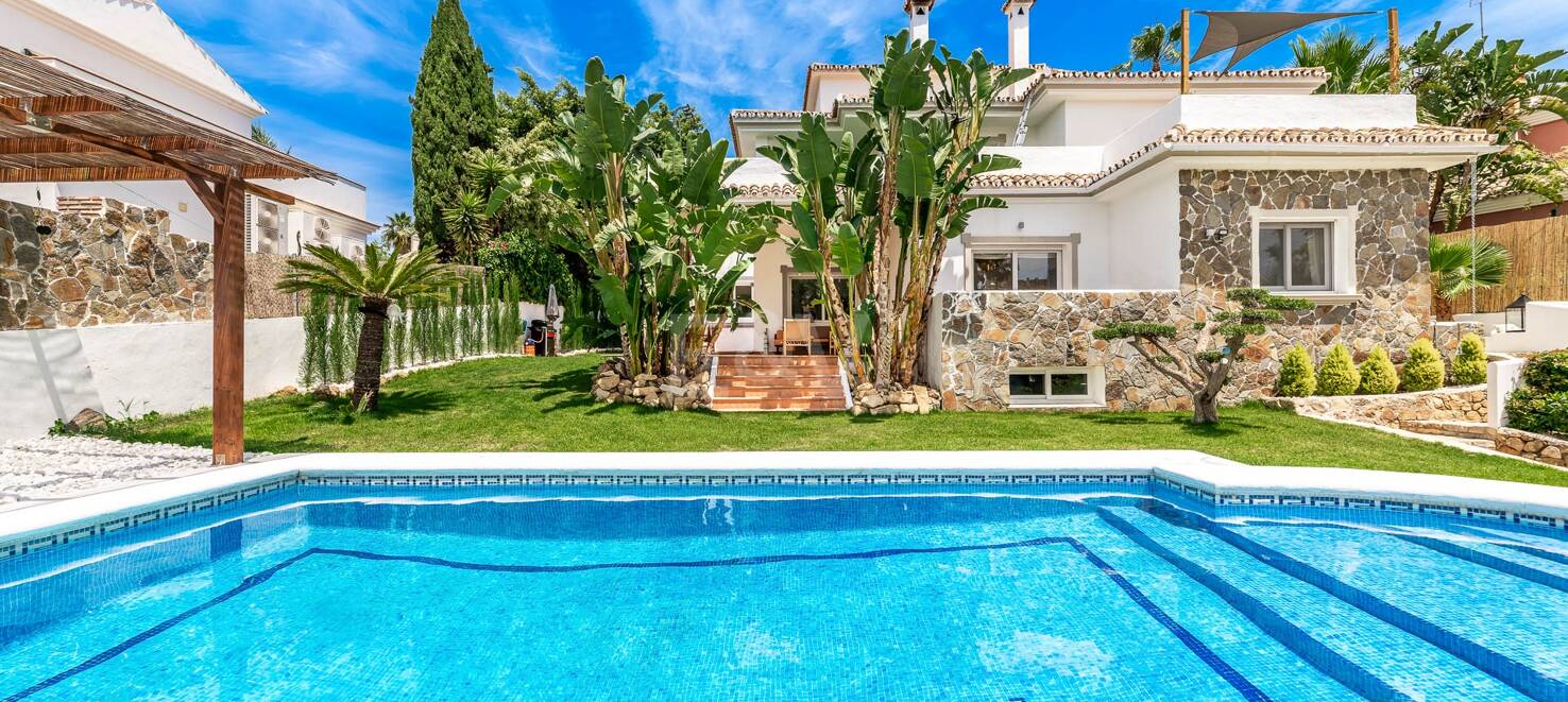 Modern villa i Nueva Andalucia på unikt läge