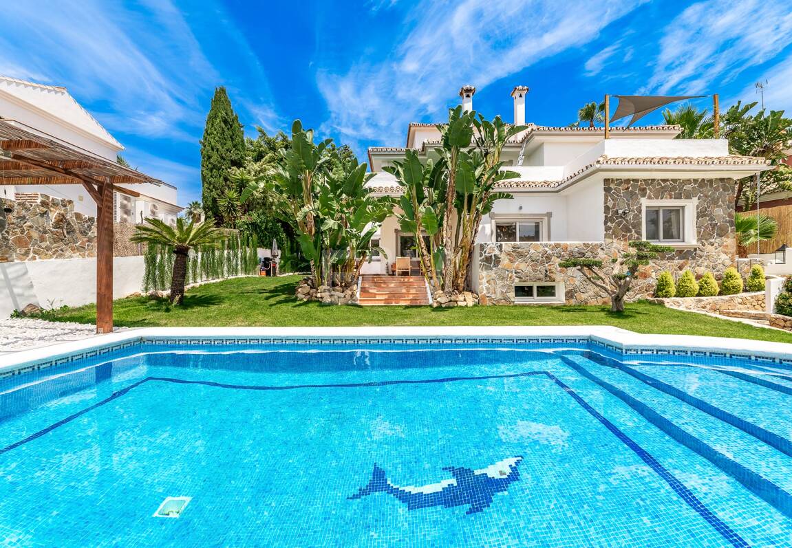 Modern villa i Nueva Andalucia på unikt läge