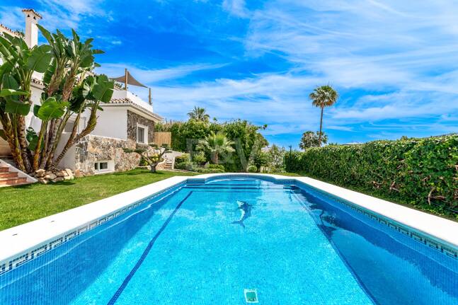 Modern villa i Nueva Andalucia på unikt läge