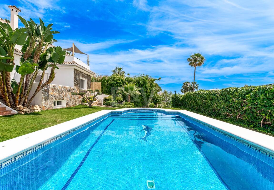 Modern villa i Nueva Andalucia på unikt läge