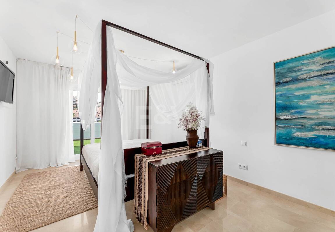 Modern villa i Nueva Andalucia på unikt läge