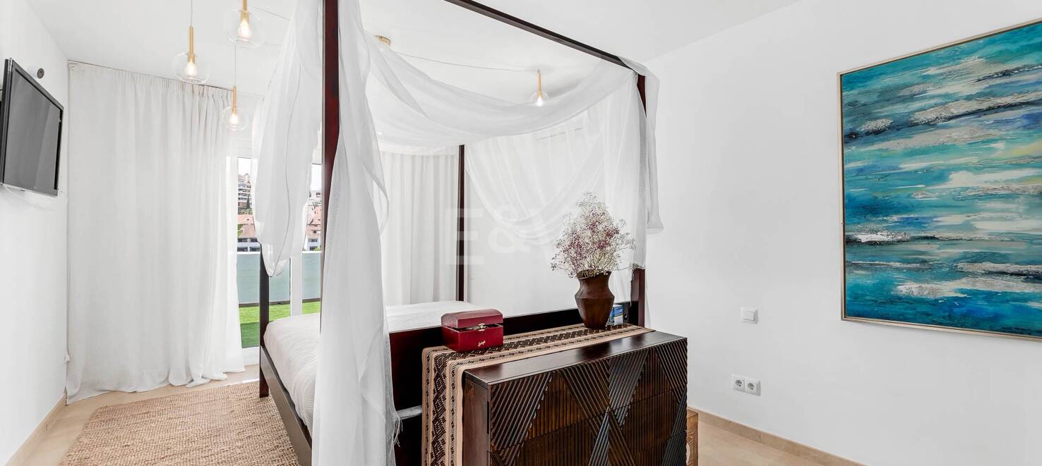 Modern villa i Nueva Andalucia på unikt läge