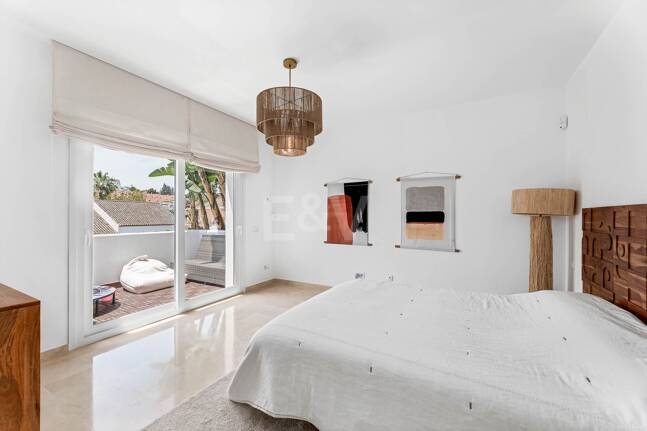 Modern villa i Nueva Andalucia på unikt läge