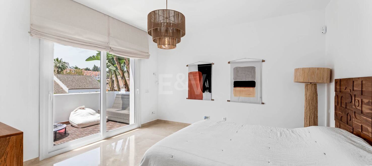 Modern villa i Nueva Andalucia på unikt läge