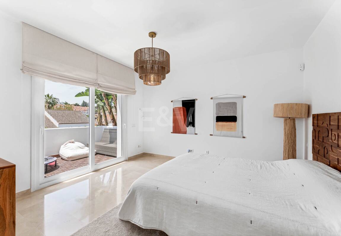 Modern villa i Nueva Andalucia på unikt läge