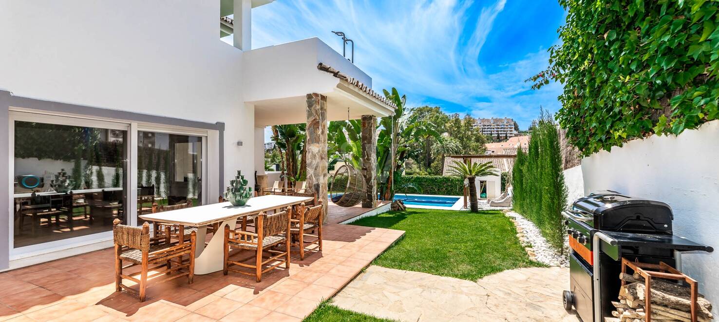 Modern villa i Nueva Andalucia på unikt läge