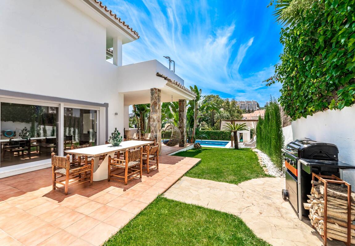 Modern villa i Nueva Andalucia på unikt läge