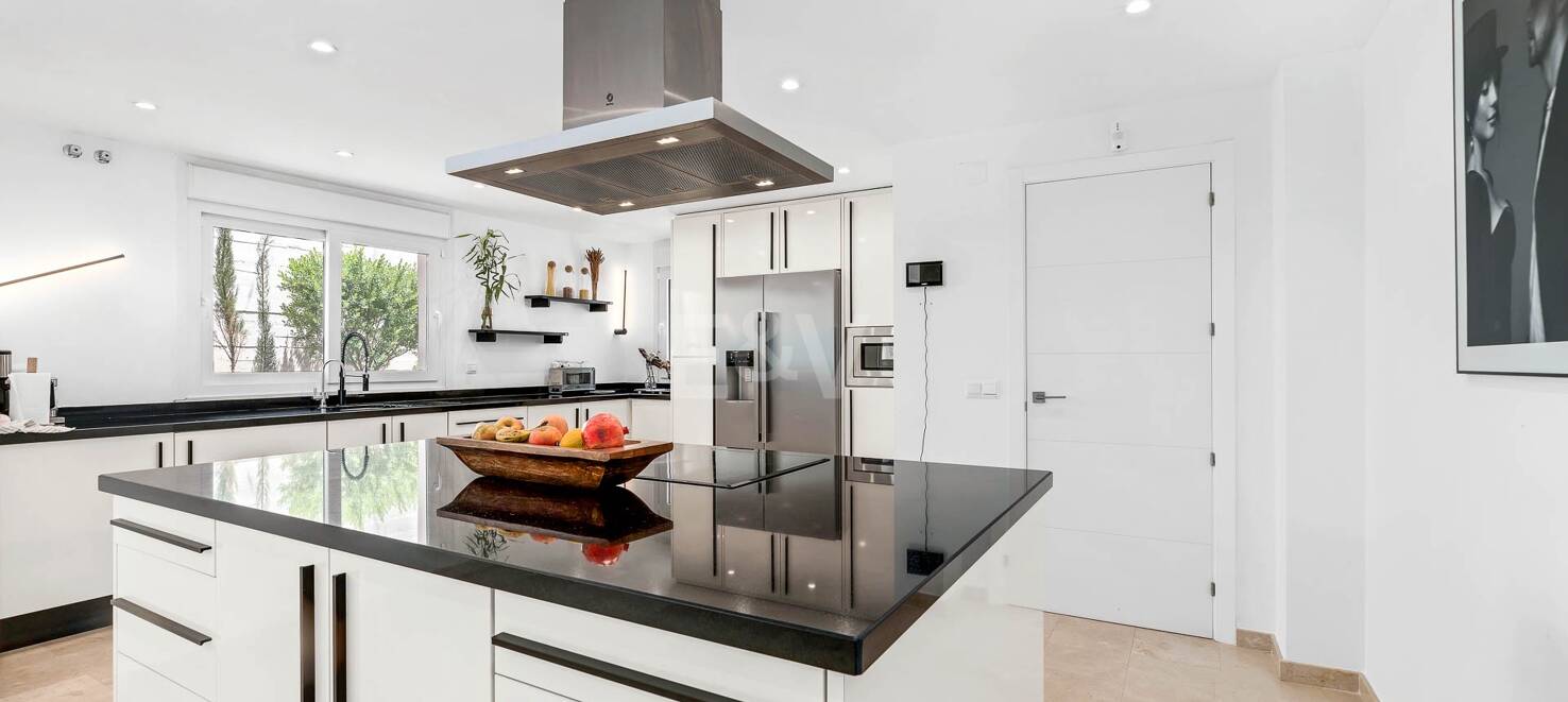 Modern villa i Nueva Andalucia på unikt läge