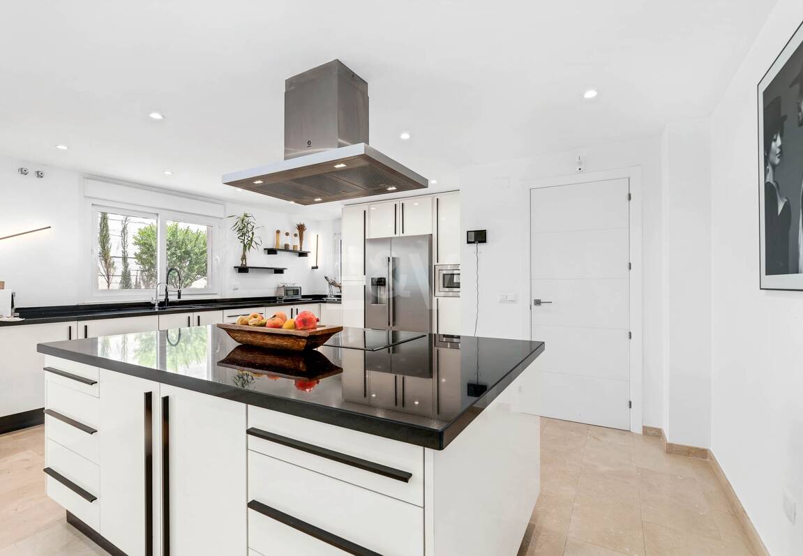 Modern villa i Nueva Andalucia på unikt läge