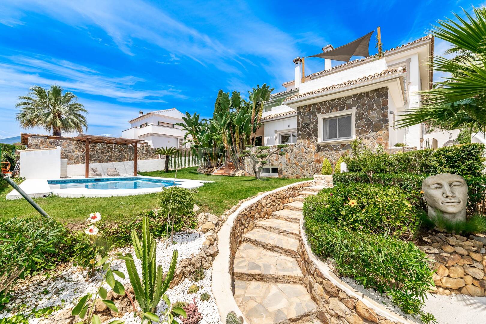 Modern villa i Nueva Andalucia på unikt läge