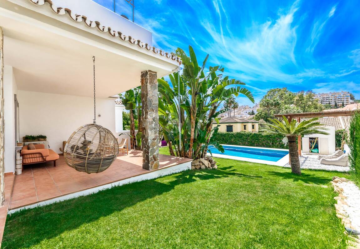 Modern villa i Nueva Andalucia på unikt läge