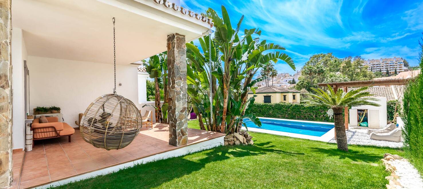 Modern villa i Nueva Andalucia på unikt läge