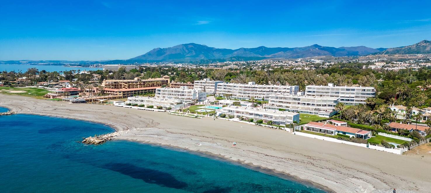 Beachfront villa in Guadalmina Baja, one of the most prestigious areas in Marbella.