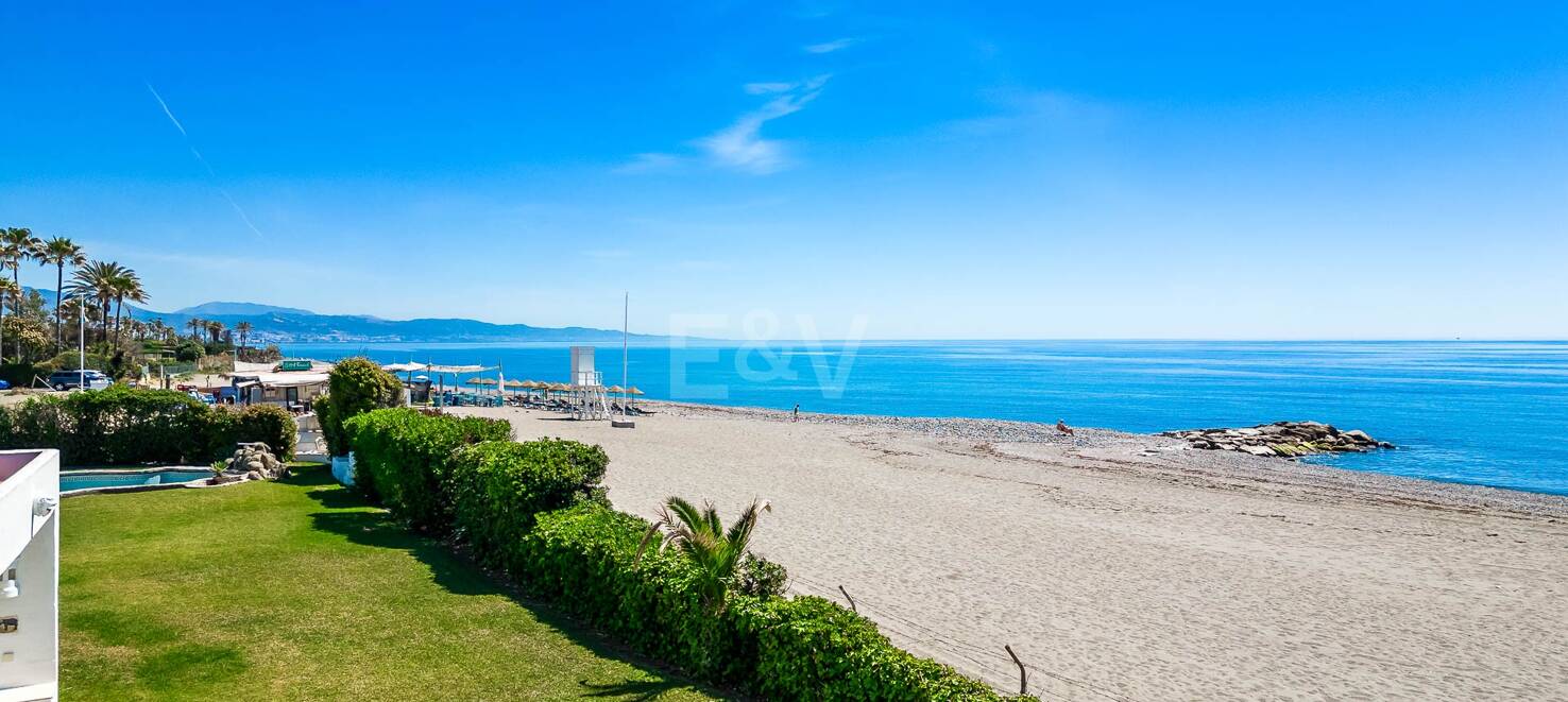Beachfront villa in Guadalmina Baja, one of the most prestigious areas in Marbella.