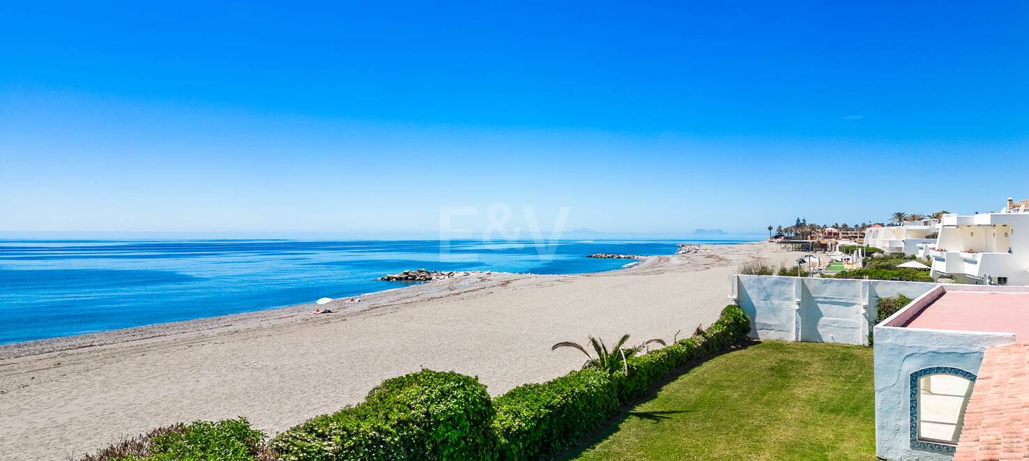 Beachfront villa in Guadalmina Baja, one of the most prestigious areas in Marbella.