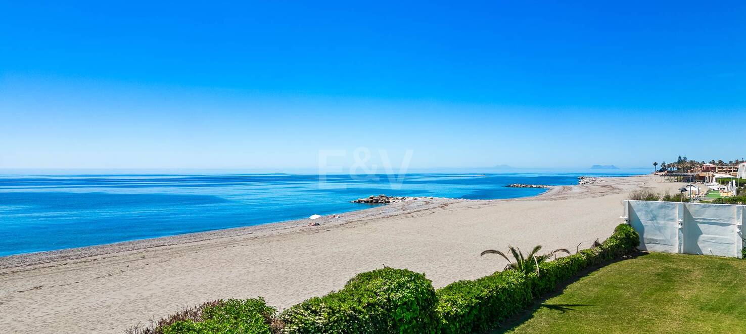 Beachfront villa in Guadalmina Baja, one of the most prestigious areas in Marbella.