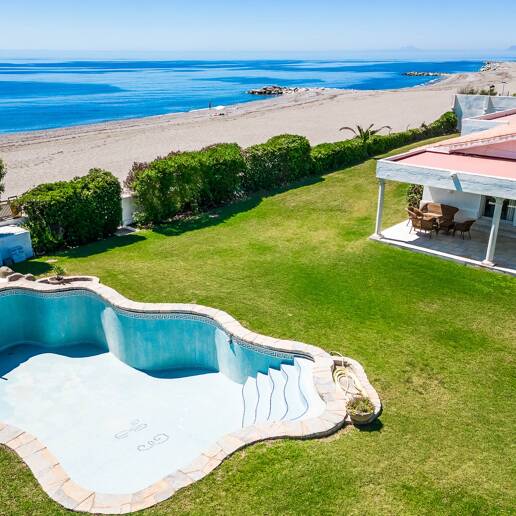 Beachfront villa in Guadalmina Baja, one of the most prestigious areas in Marbella.