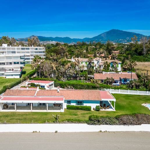 Beachfront villa in Guadalmina Baja, one of the most prestigious areas in Marbella.
