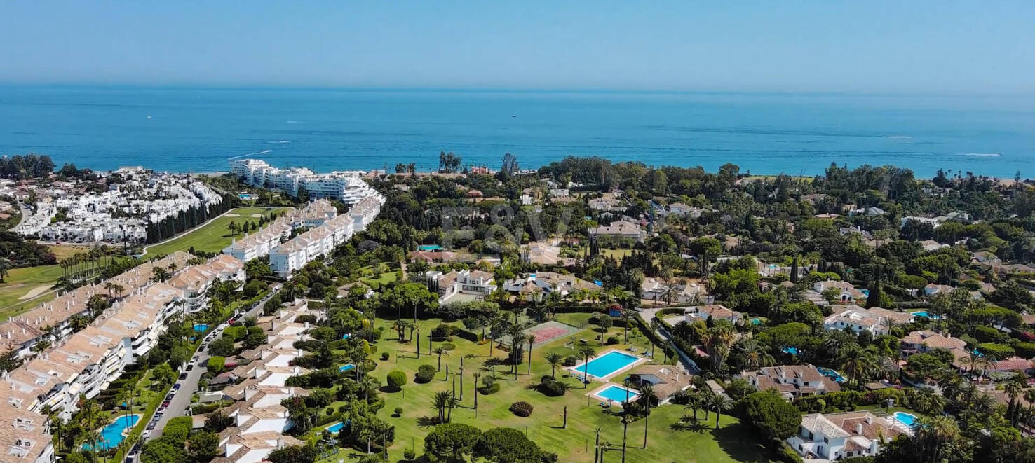Beachfront villa in Guadalmina Baja, one of the most prestigious areas in Marbella.