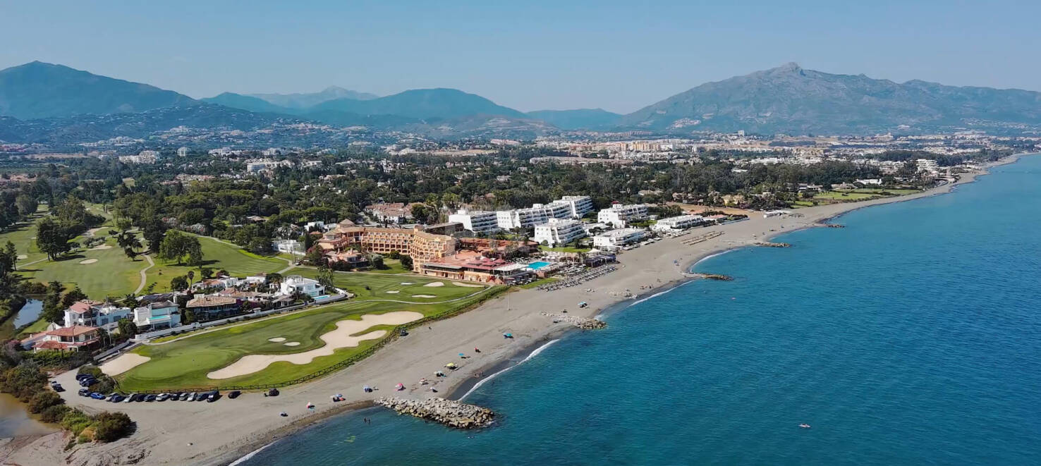Beachfront villa in Guadalmina Baja, one of the most prestigious areas in Marbella.