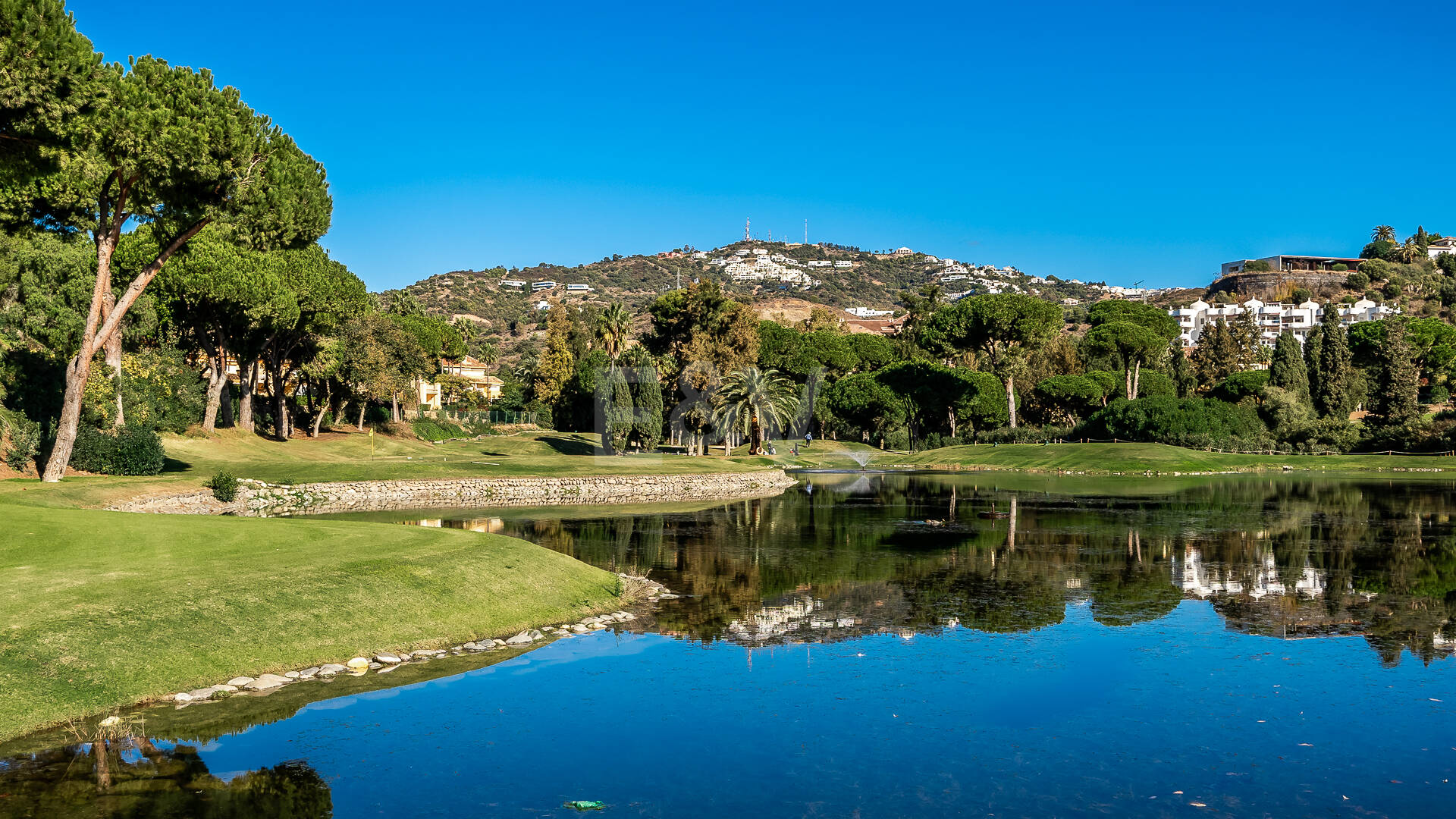 Lujoso apartamento en Los Monteros de nueva construcción