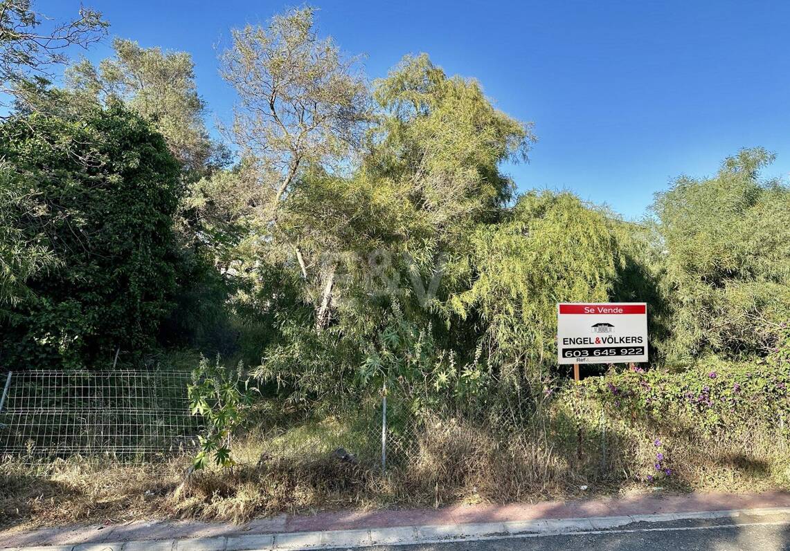 Parcela junto a la playa en Artola Baja con licencia de obra aprobada