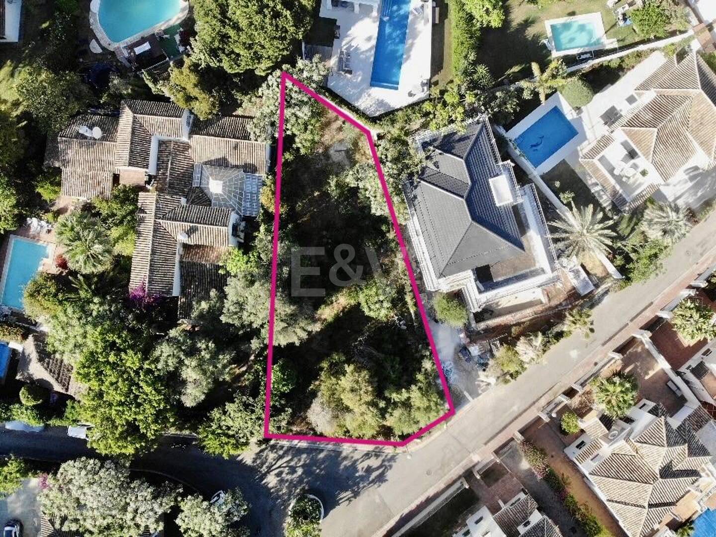 Parcela junto a la playa en Artola Baja con licencia de obra aprobada