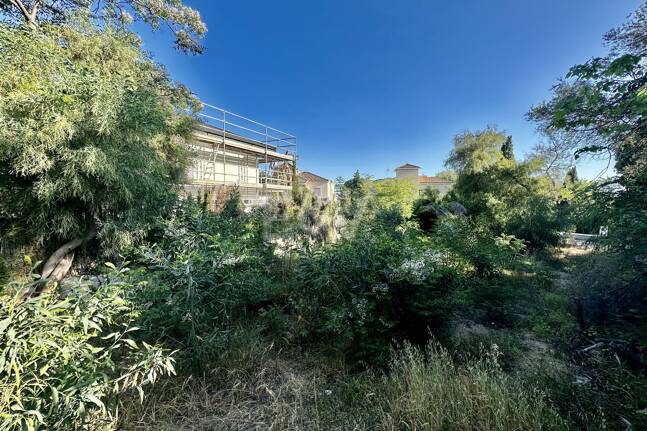 Terrain sur la plage à Artola Baja avec permis de construire approuvé