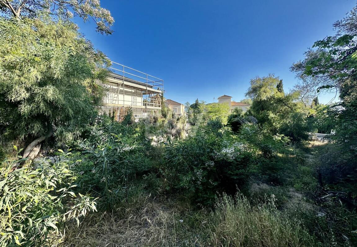 Terrain sur la plage à Artola Baja avec permis de construire approuvé