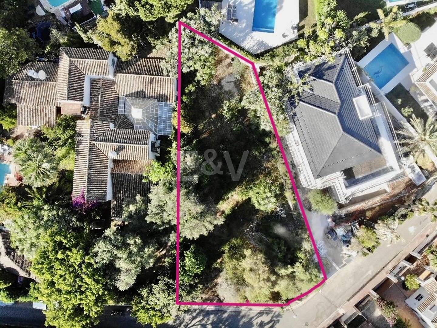 Parcela junto a la playa en Artola Baja con licencia de obra aprobada