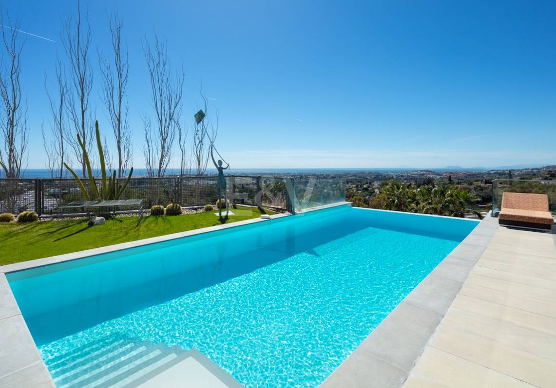 Villa moderna con excepcionales vistas al mar