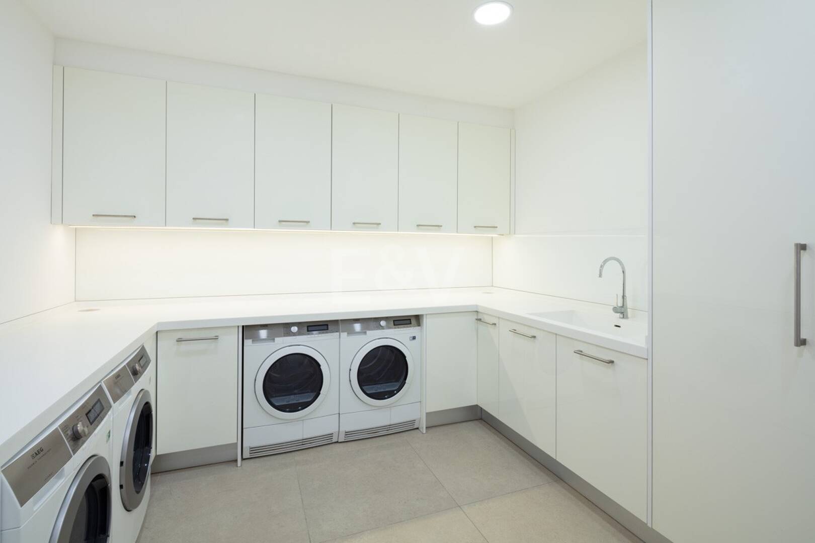 Exquisite villa with exceptional sea views