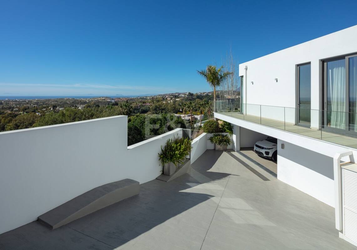 Villa moderna con excepcionales vistas al mar