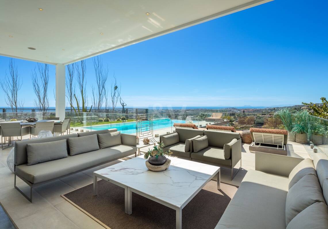 Villa moderna con excepcionales vistas al mar