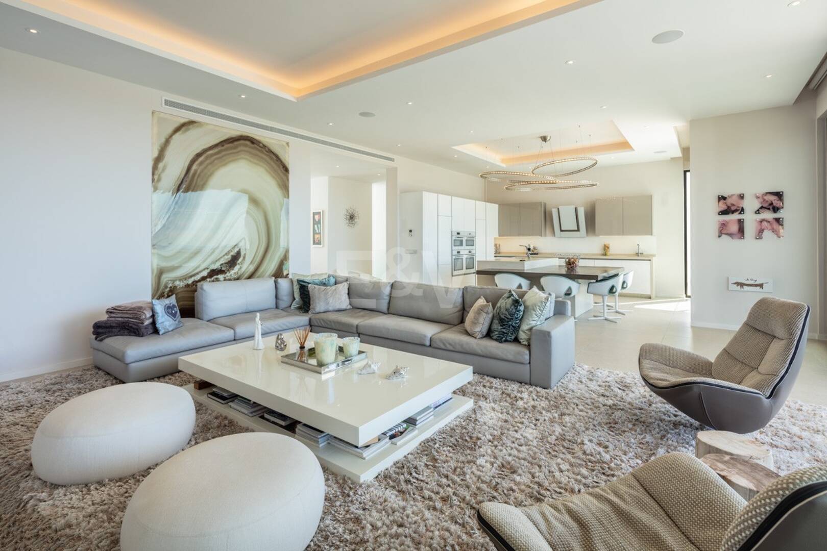 Exquisite villa with exceptional sea views