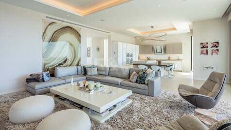 Villa moderna con excepcionales vistas al mar