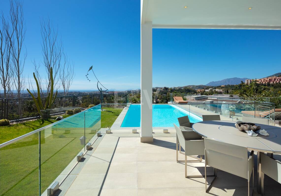 Villa moderna con excepcionales vistas al mar