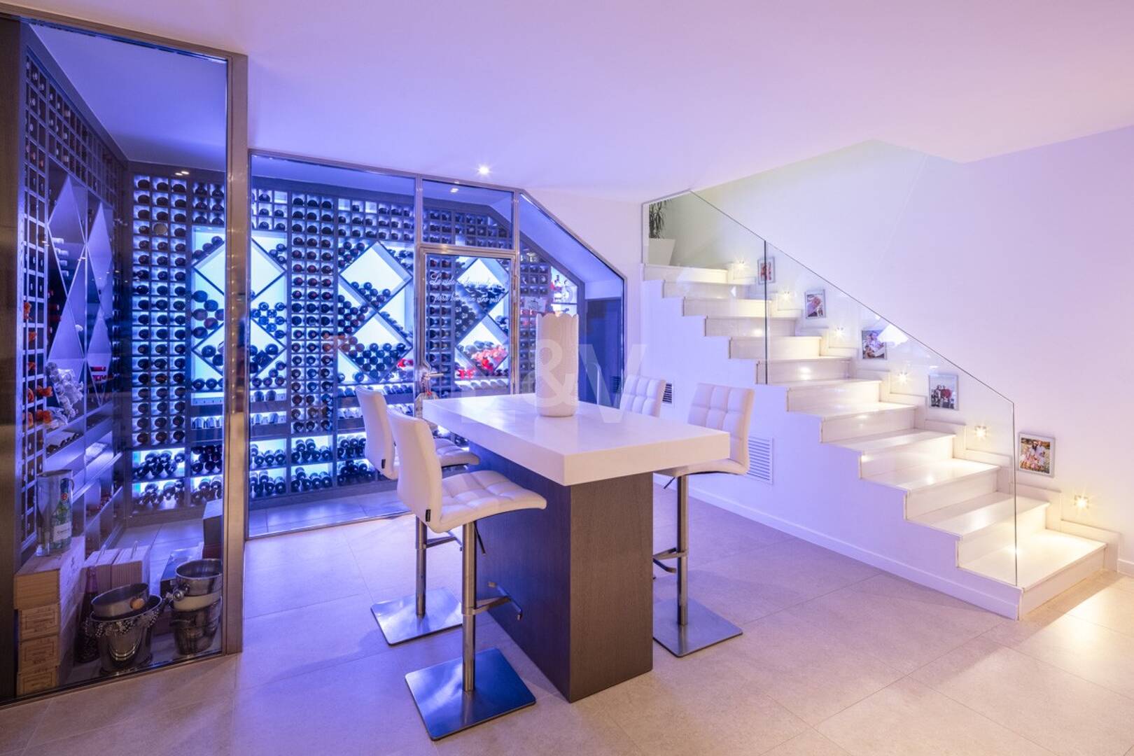 Exquisite villa with exceptional sea views