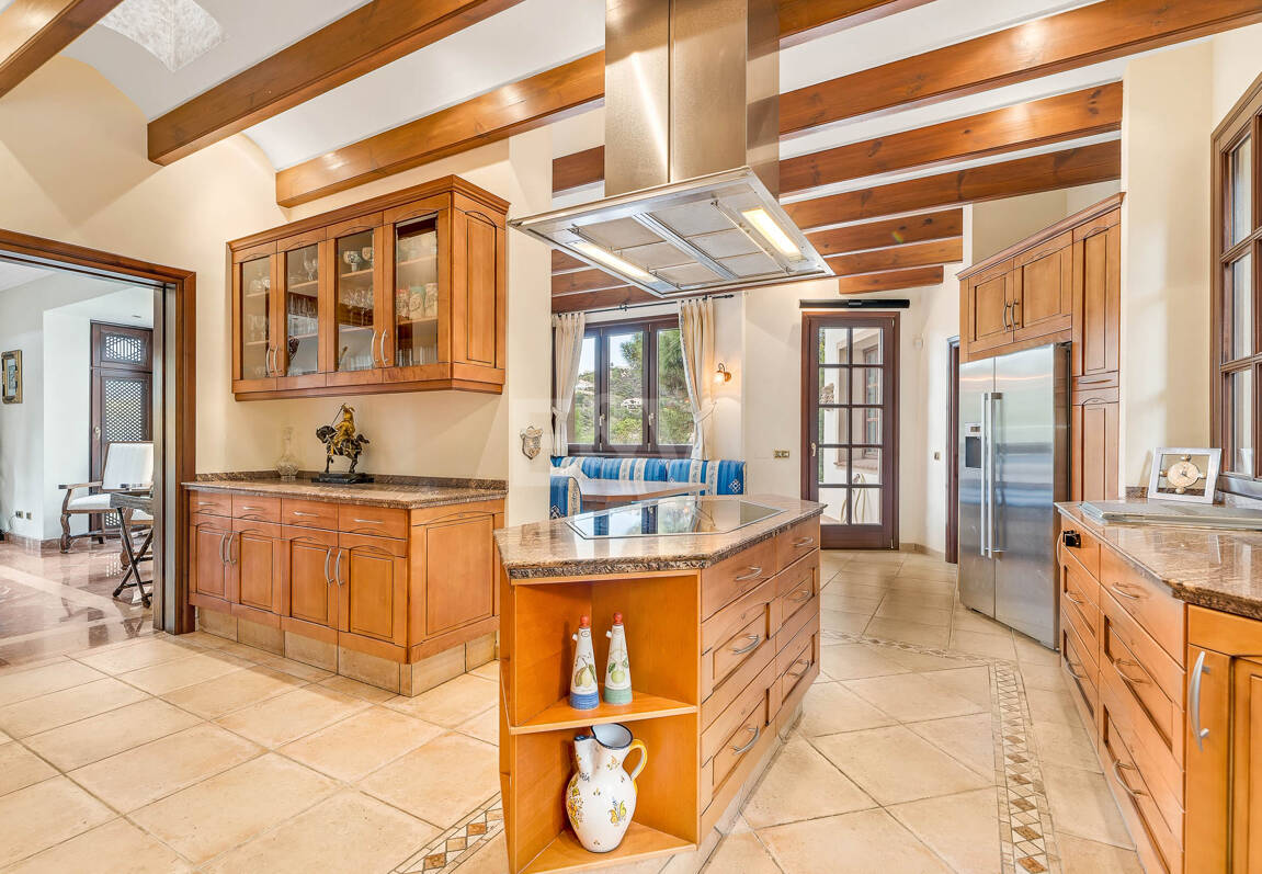 Stunning Italian Renaissance Villa in La Zagaleta Front Line Golf