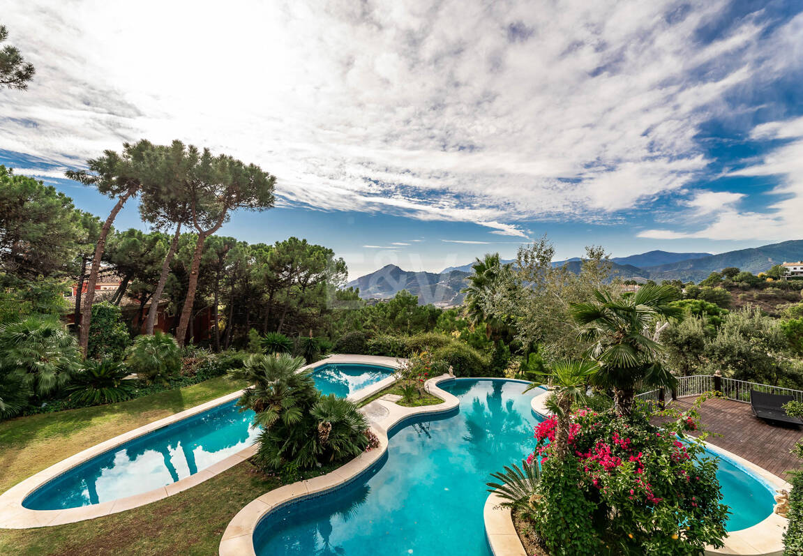 Stunning Italian Renaissance Villa in La Zagaleta Front Line Golf