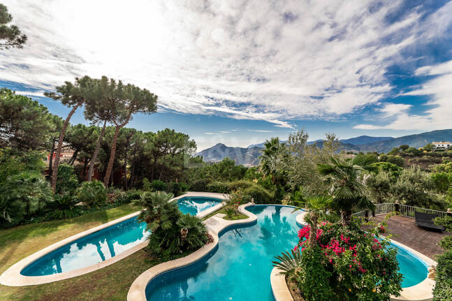 Stunning Italian Renaissance Villa in La Zagaleta Front Line Golf