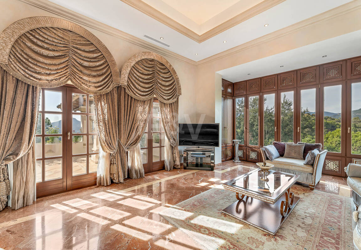 Stunning Italian Renaissance Villa in La Zagaleta Front Line Golf