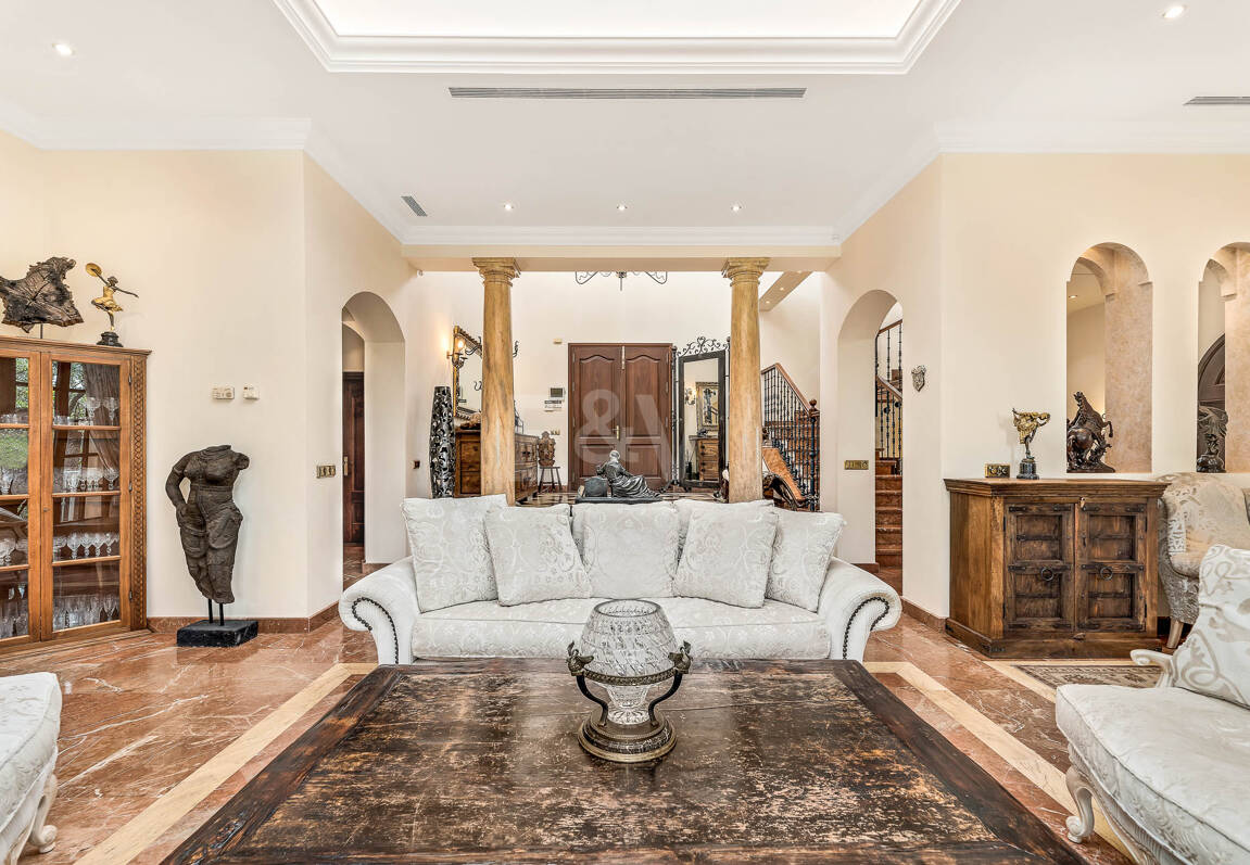 Stunning Italian Renaissance Villa in La Zagaleta Front Line Golf