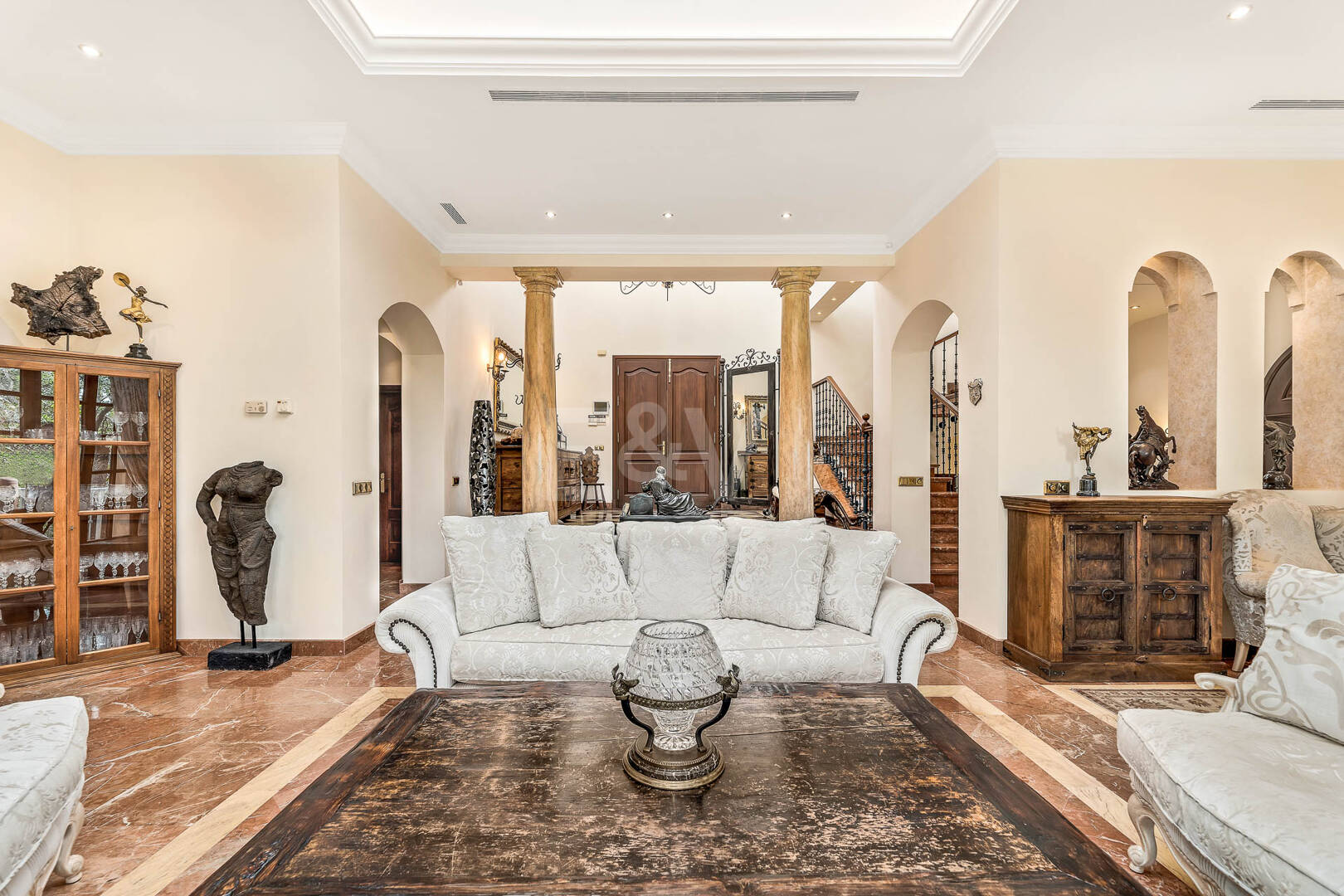 Stunning Italian Renaissance Villa in La Zagaleta Front Line Golf