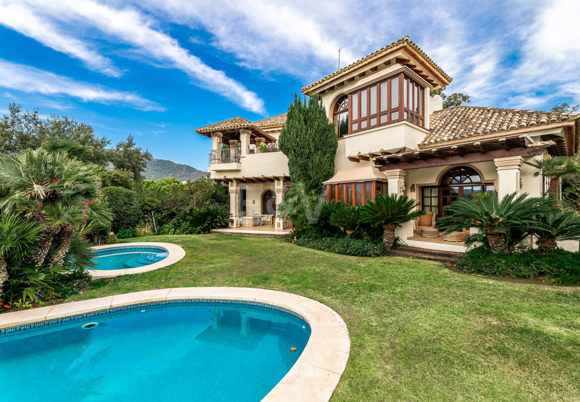 Stunning Italian Renaissance Villa in La Zagaleta Front Line Golf