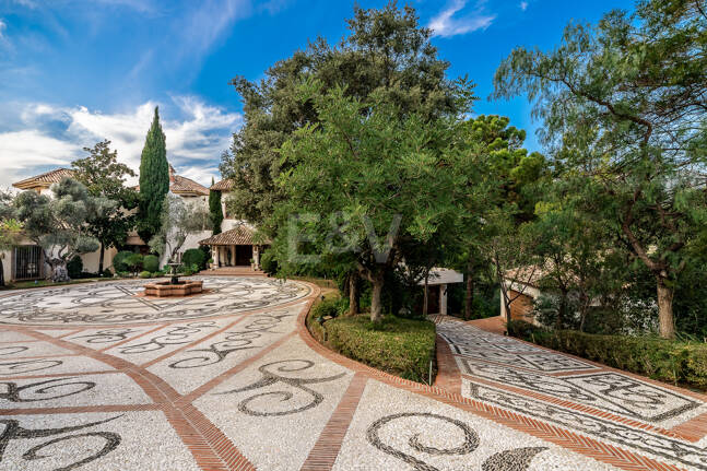 Stunning Italian Renaissance Villa in La Zagaleta Front Line Golf
