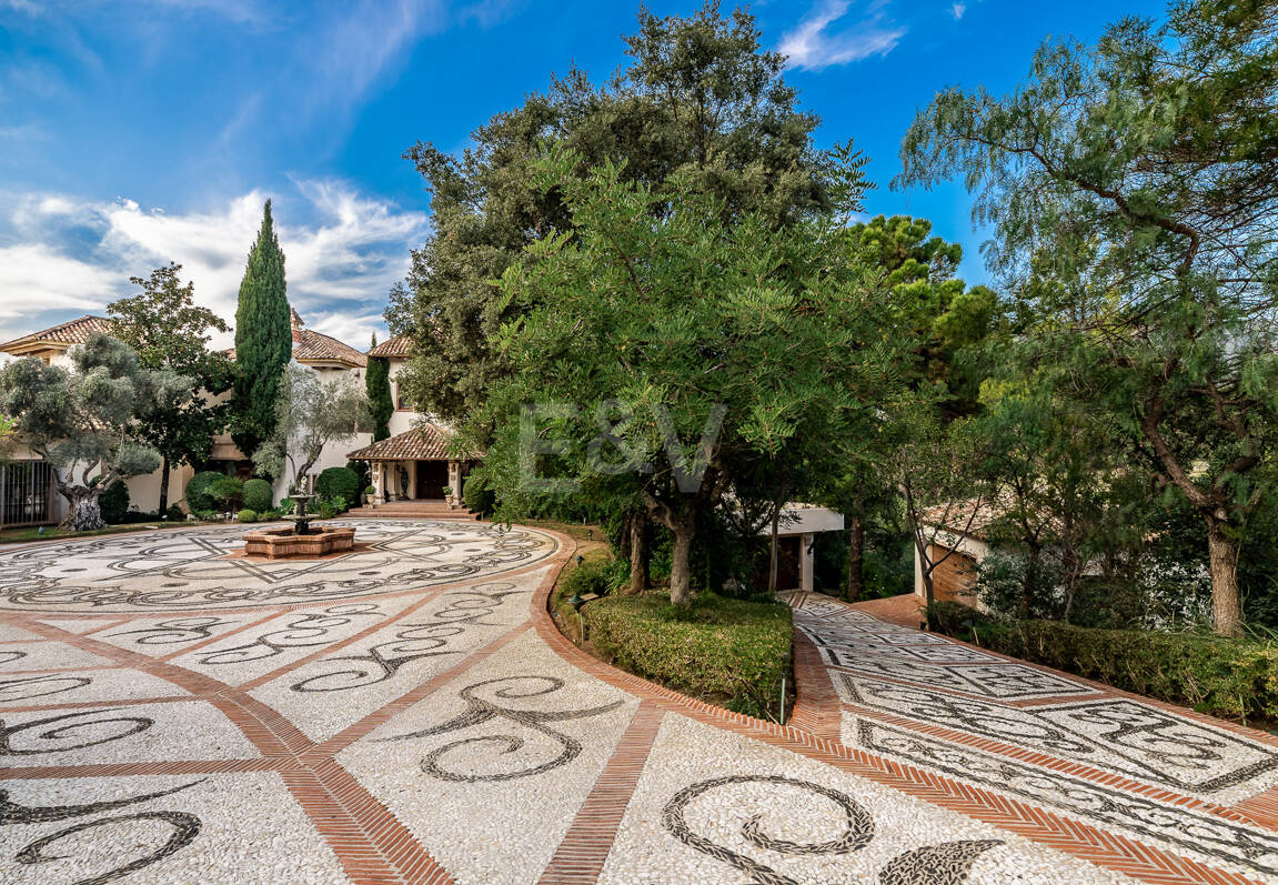 Stunning Italian Renaissance Villa in La Zagaleta Front Line Golf