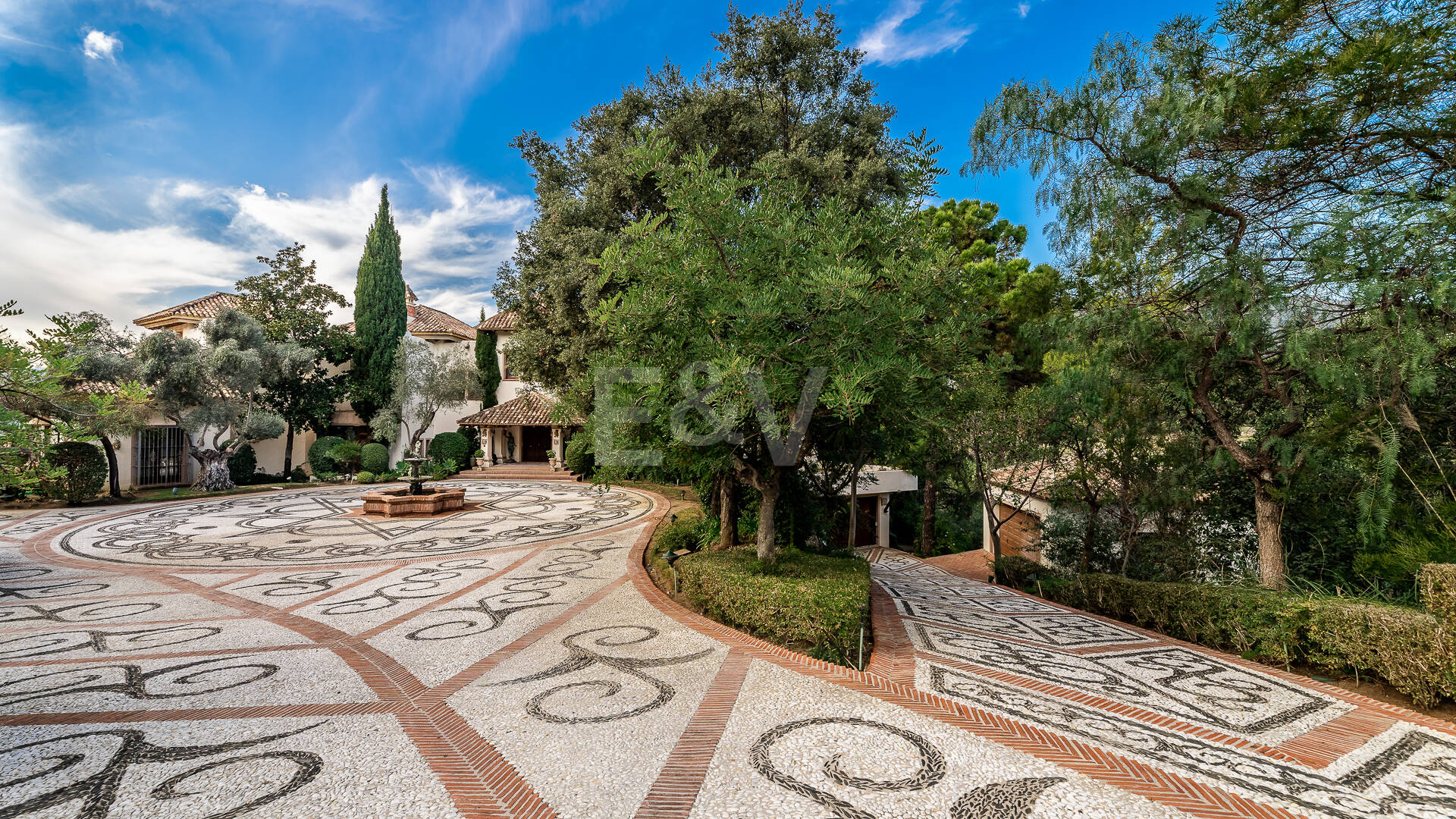 Stunning Italian Renaissance Villa in La Zagaleta Front Line Golf