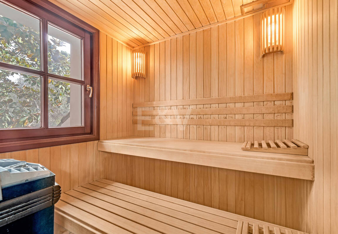 Stunning Italian Renaissance Villa in La Zagaleta Front Line Golf